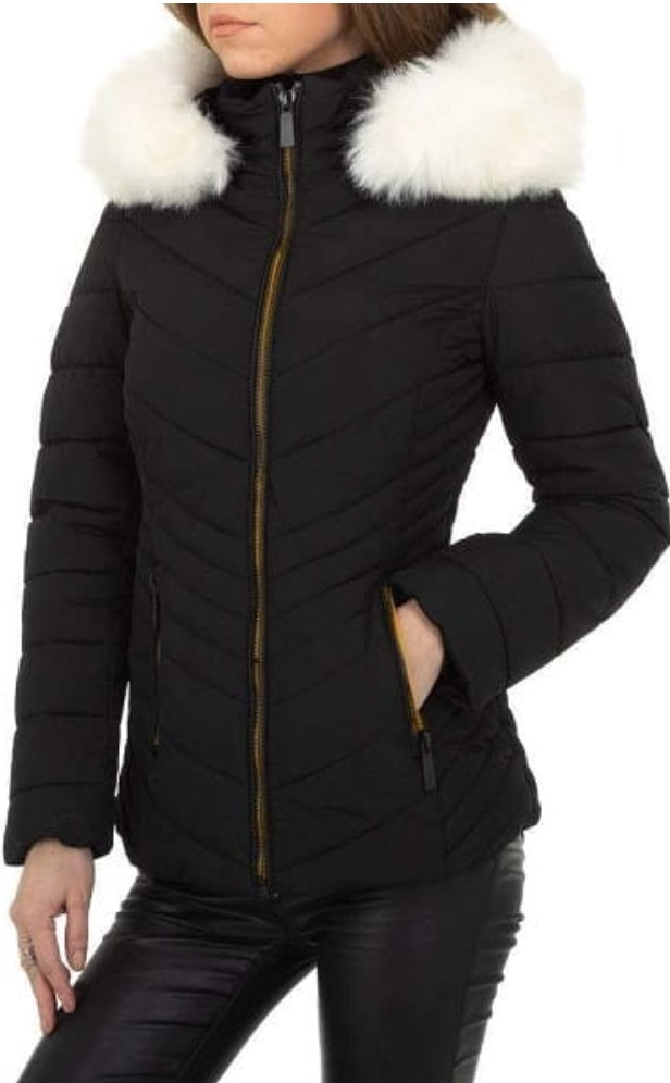 Veste Femme d’hiver capuche fausse fourrure blanche